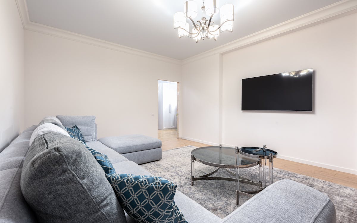 A clean and well presented living room