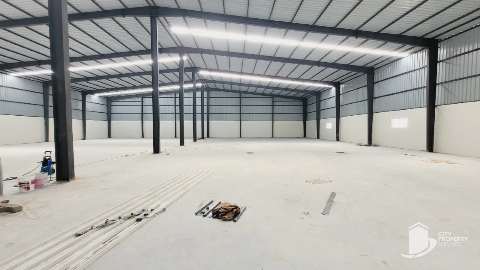 Warehouse in Aslali, Ahmedabad — interior view