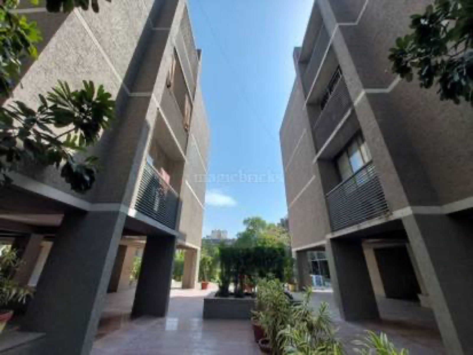 Copper stone, Thaltej — flat photo