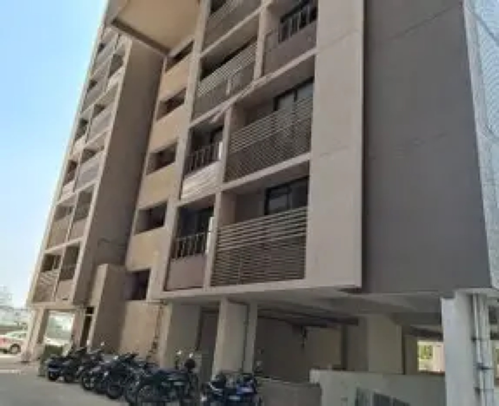 Drive in road, Thaltej — flat photo