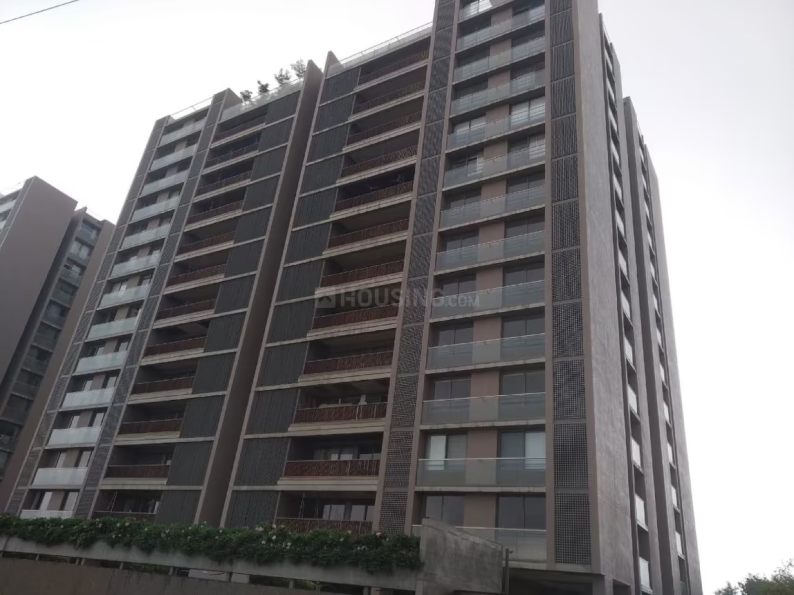 Parshwa Luxuria, Ambli — project photo