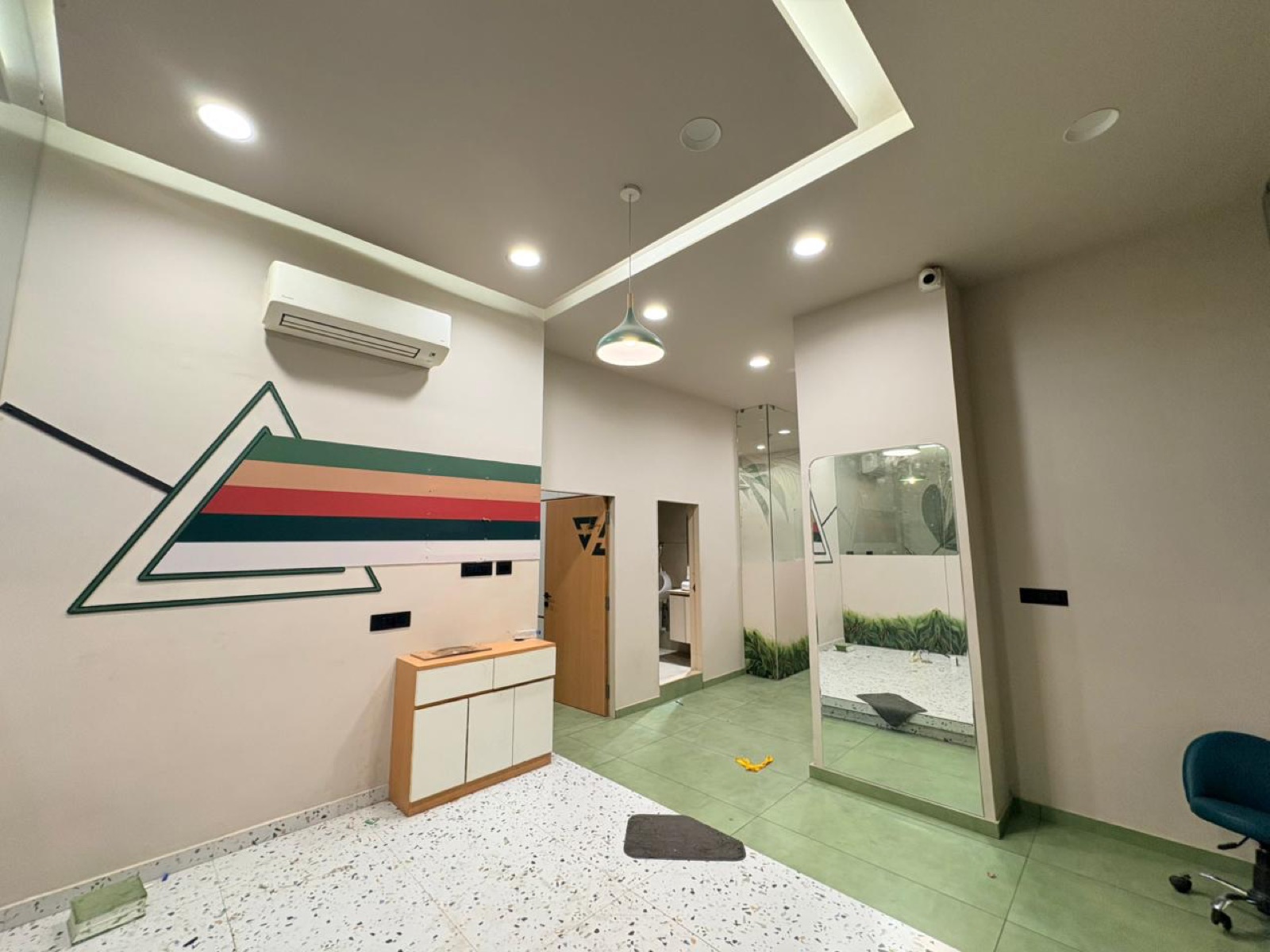 Showroom in Prahlad Nagar, Ahmedabad