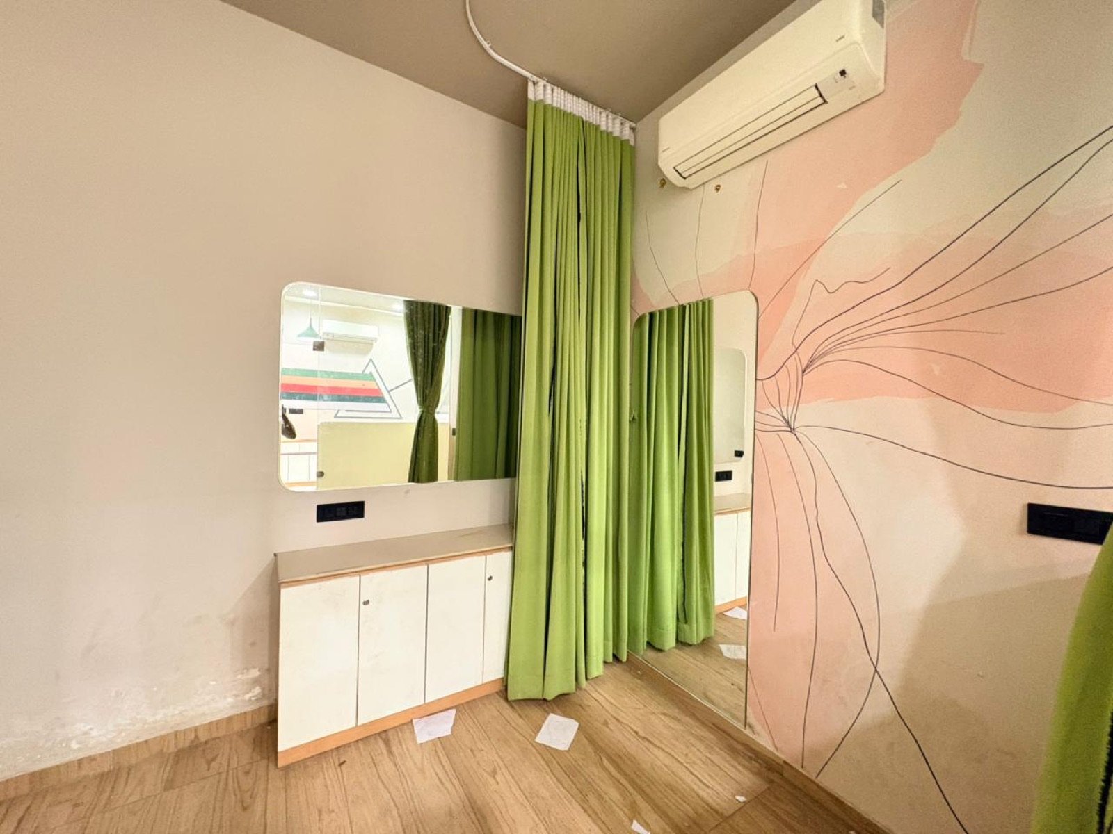 Showroom in Prahlad Nagar, Ahmedabad