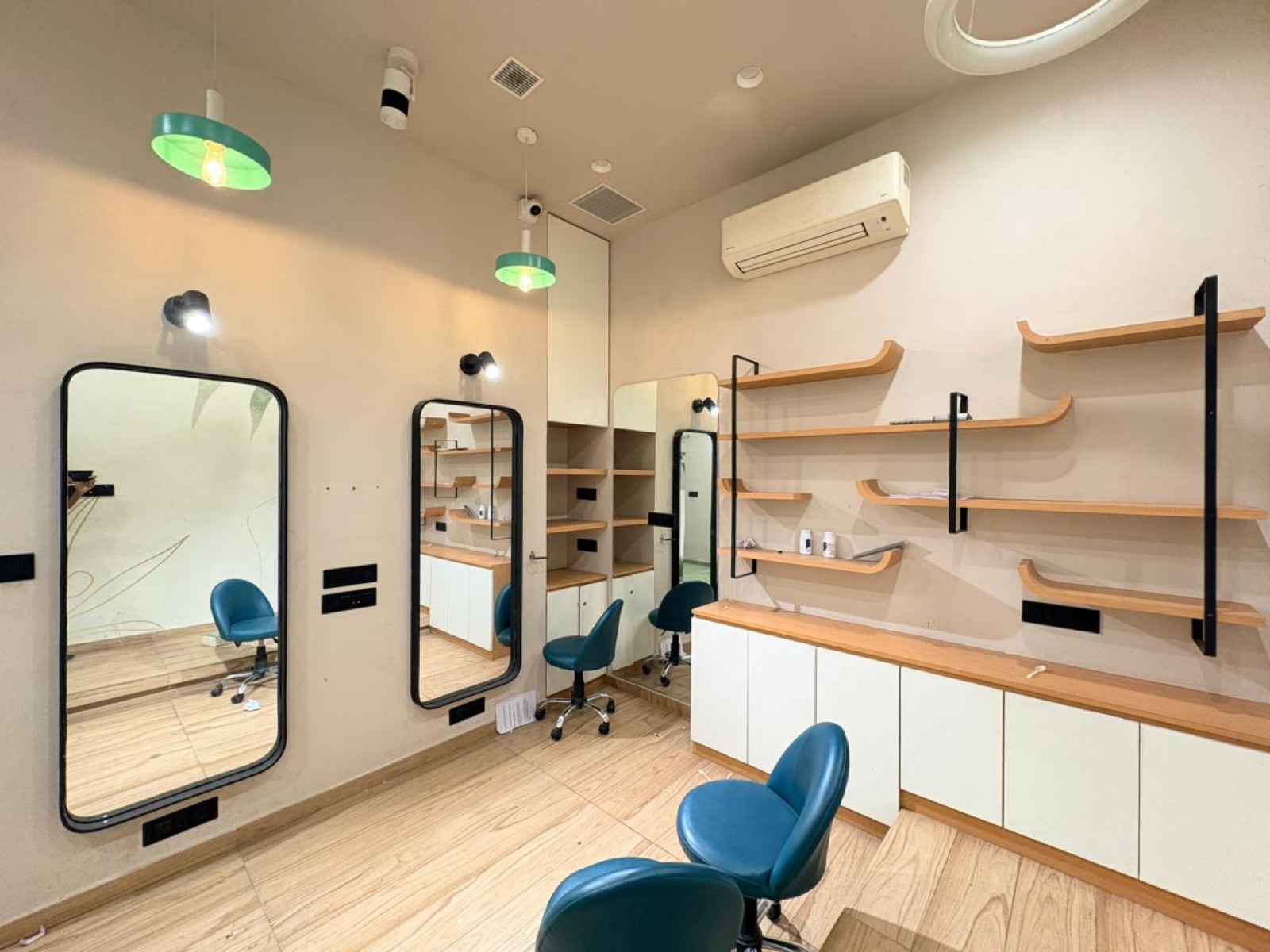 Showroom in Prahlad Nagar, Ahmedabad