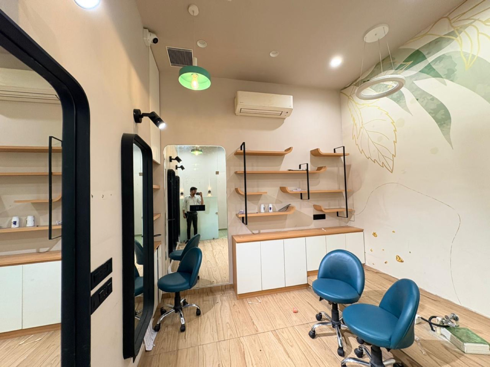 Showroom in Prahlad Nagar, Ahmedabad