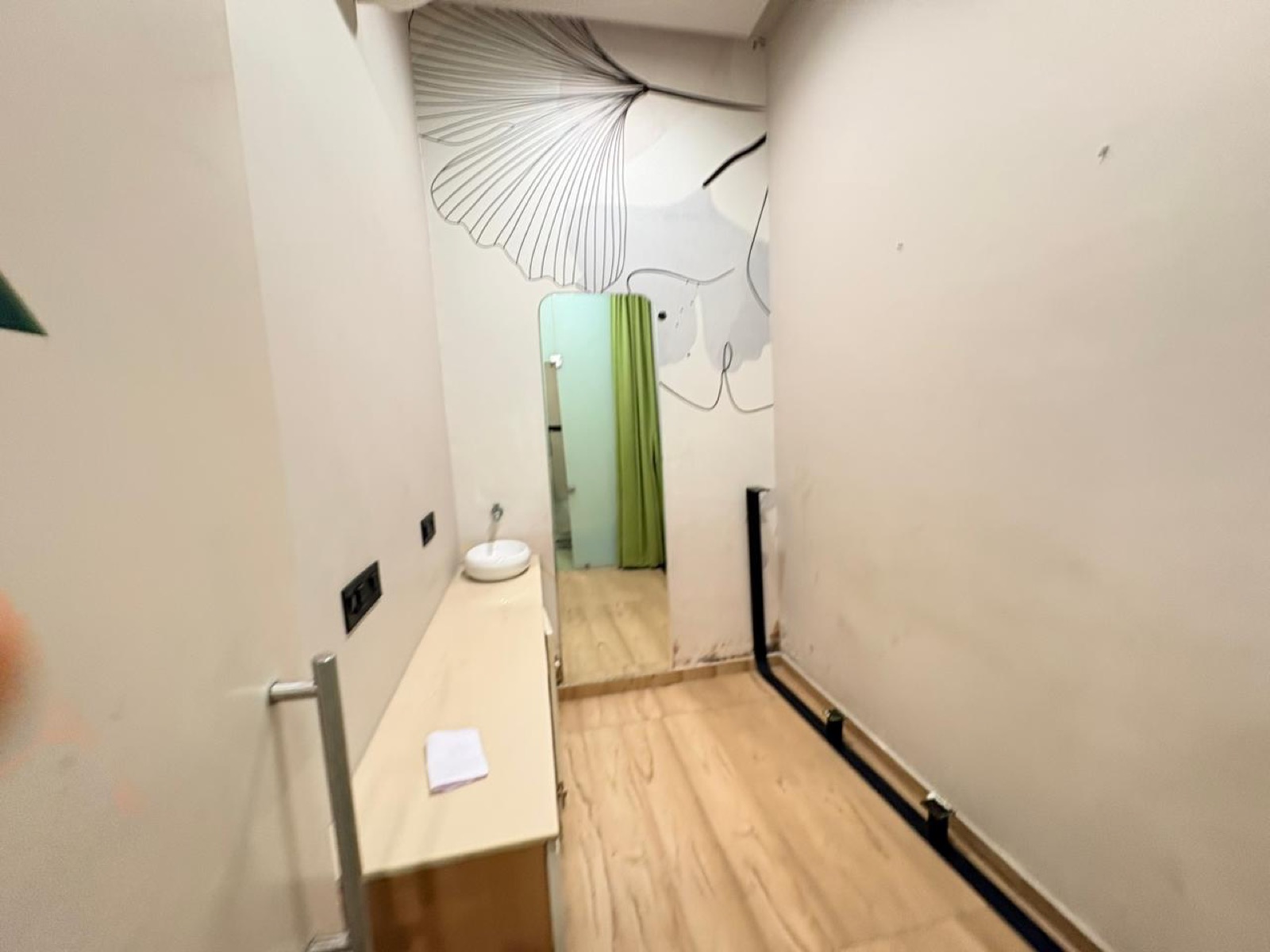 Showroom in Prahlad Nagar, Ahmedabad