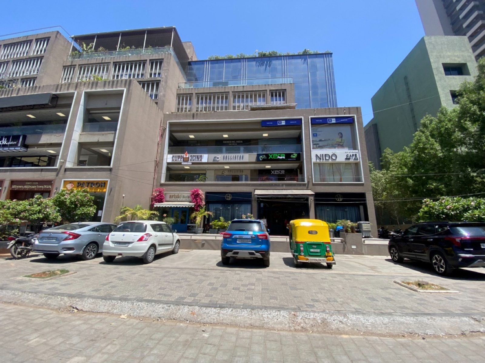 Showroom in Thaltej, Ahmedabad