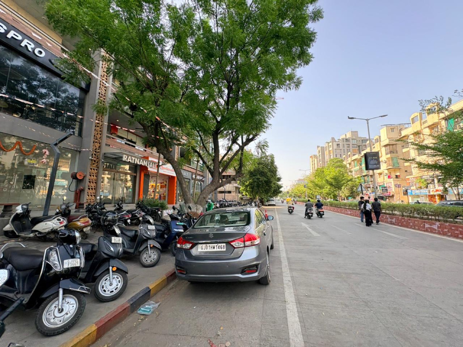 Ratnanjali Square in Satellite, Ahmedabad