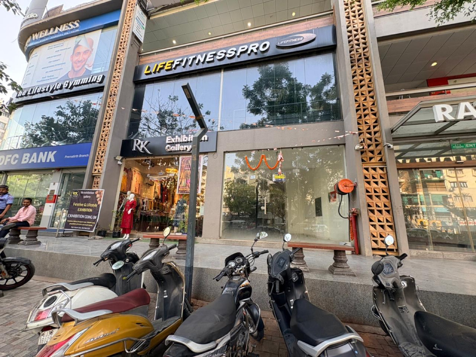 Ratnanjali Square in Satellite, Ahmedabad