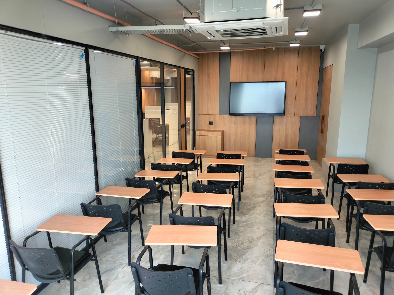 Sankalp Square 3A office in Bodakdev, Ahmedabad