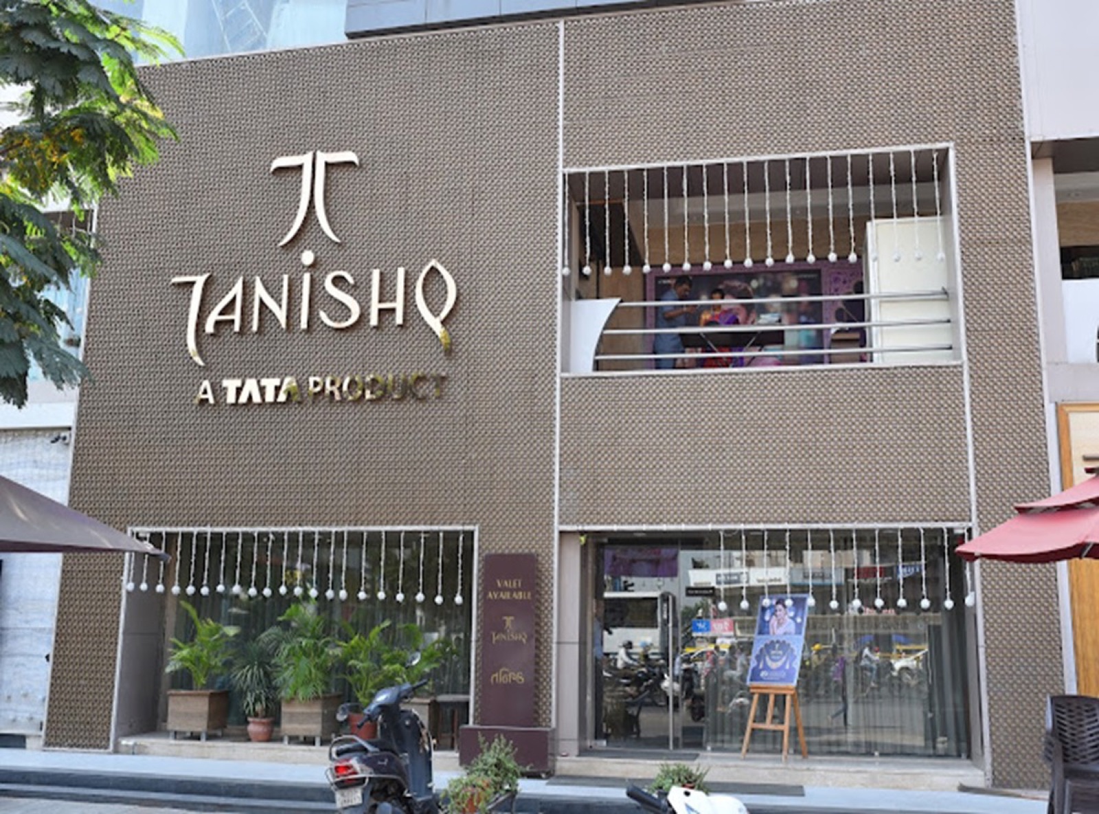 A Shridhar Athens showroom in Science City, Ahmedabad
