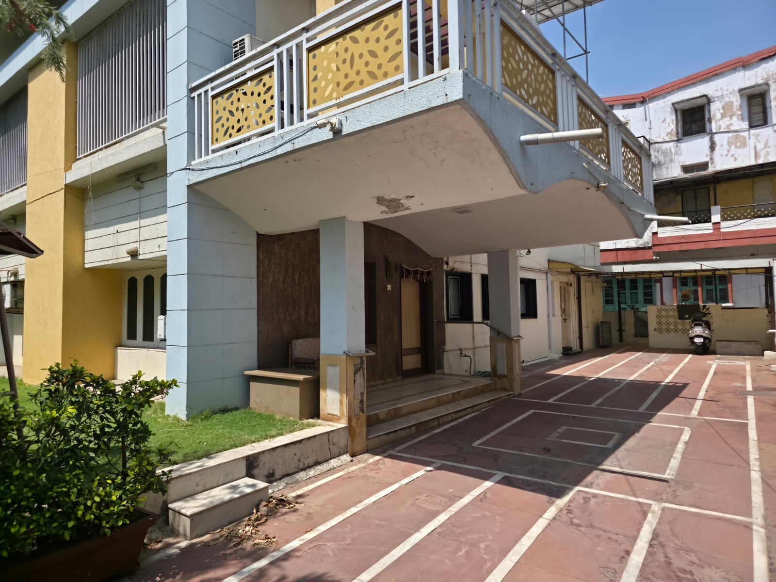 Walkeshwar Society in Ambawadi, Ahmedabad